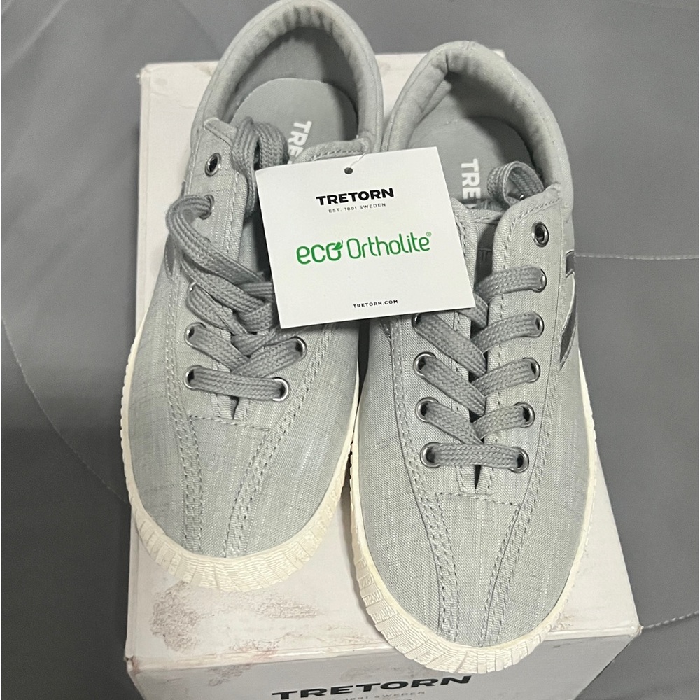 Brand new Tretorns